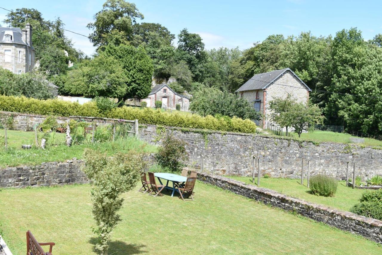 Gites In Le Neufbourg -Mortain 외부 사진