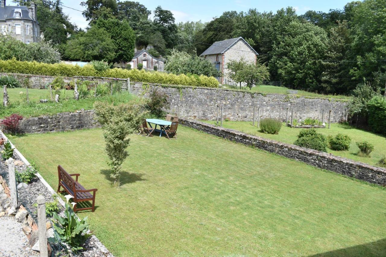 Gites In Le Neufbourg -Mortain 외부 사진