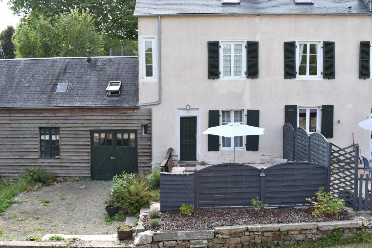 Gites In Le Neufbourg -Mortain 외부 사진