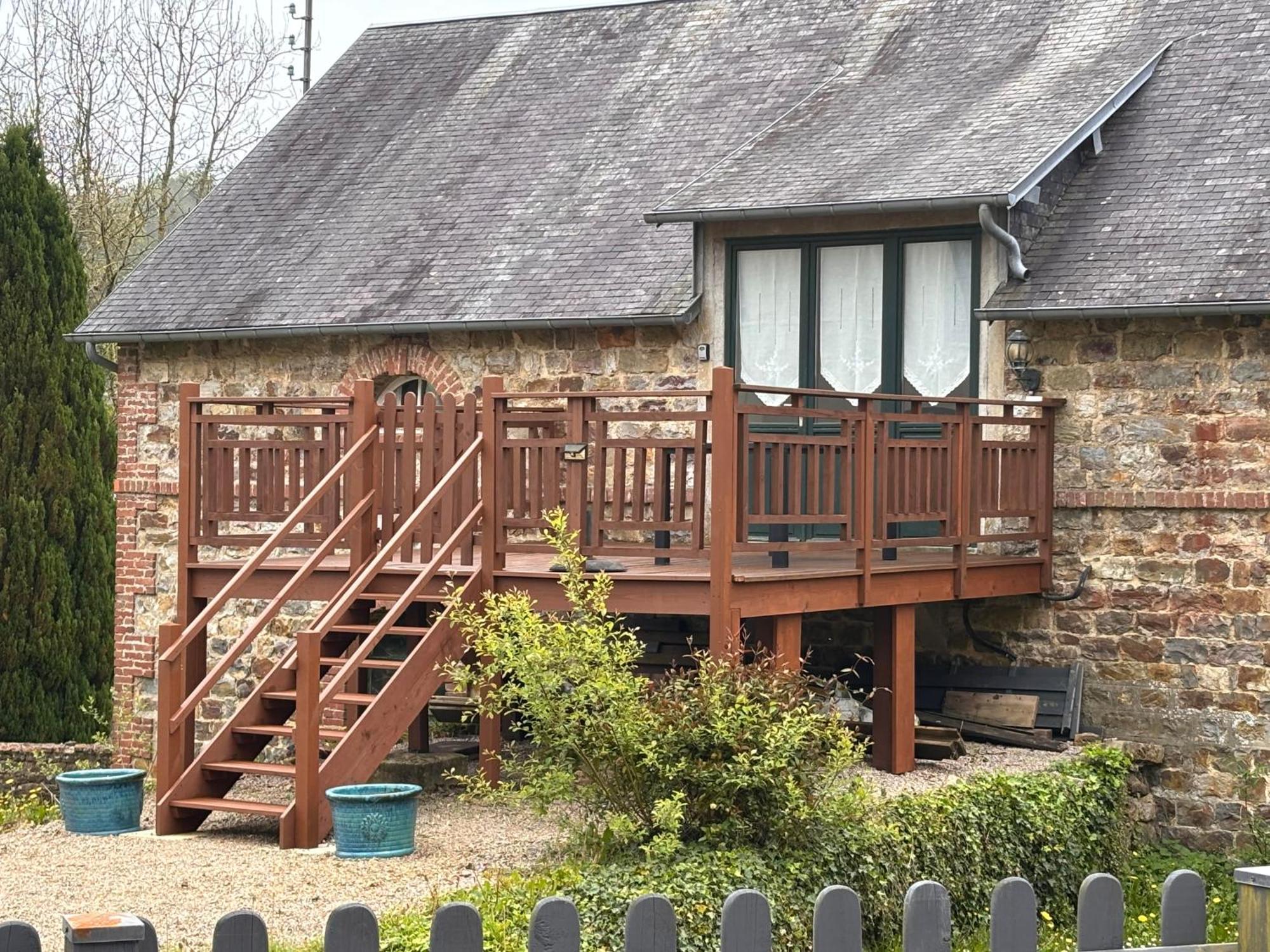 Gites In Le Neufbourg -Mortain 외부 사진